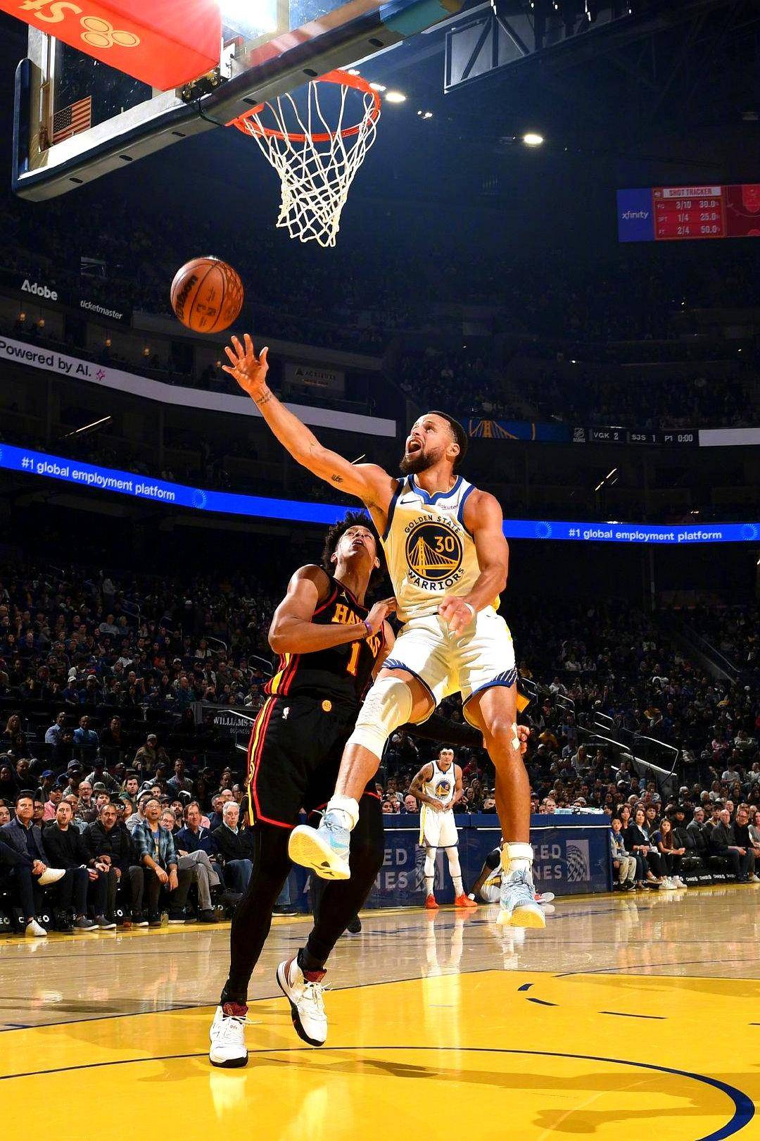 开云体育-包含库里在老鹰比赛中挺进下一轮，突破纪录引发热议！的词条